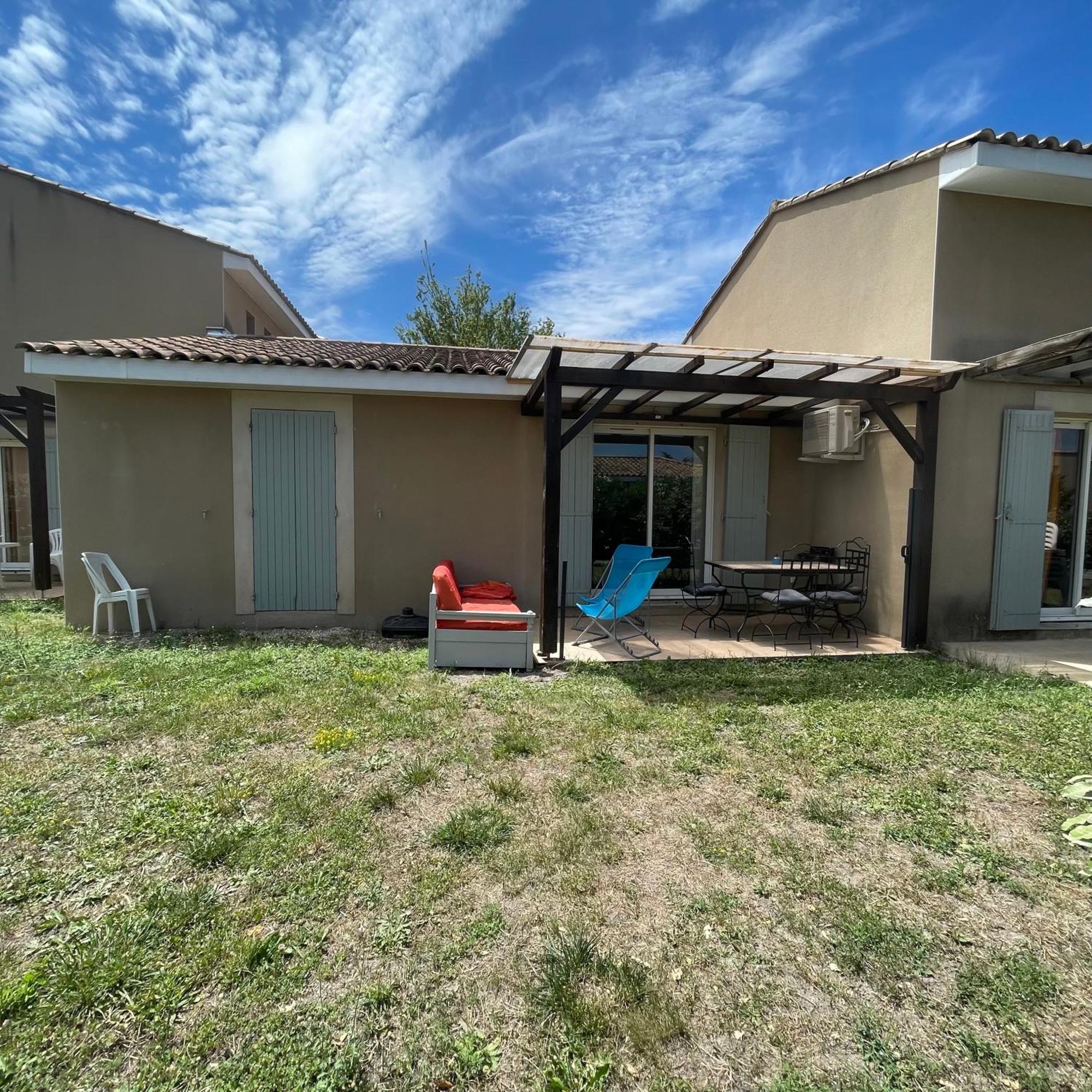 Maison Plain Pied Avec Climatisation Dans Une Residence Privee Avec Piscine Saint-Saturnin-lès-Avignon Eksteriør billede